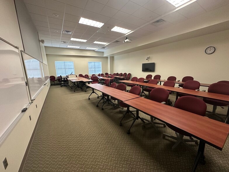 More Photos Of 41 Old Oyster Point Rd, Newport News Office For Sale