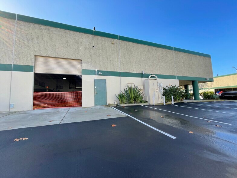 More Photos Of 21562-21592 Surveyor Cir, Huntington Beach Warehouse For Lease