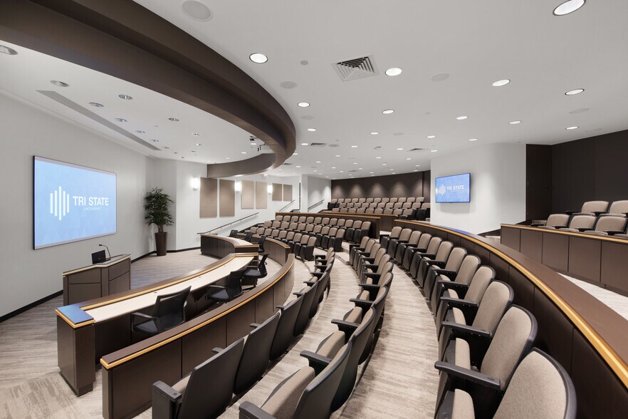 More Photos Of 300 Tri State International, Lincolnshire Unknown For Lease