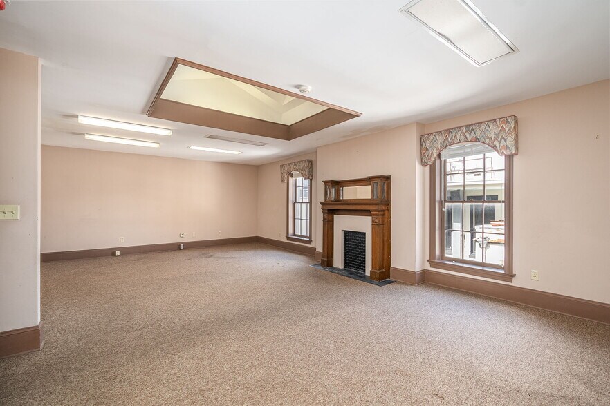 More Photos Of 26 E Bryan St, Savannah Office For Sale