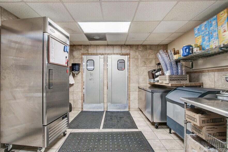 More Photos Of 868 County Line Rd NE, Resaca Convenience Store For Sale