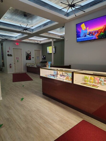 More Photos Of 40-42 Lyman St, Holyoke Freestanding For Lease