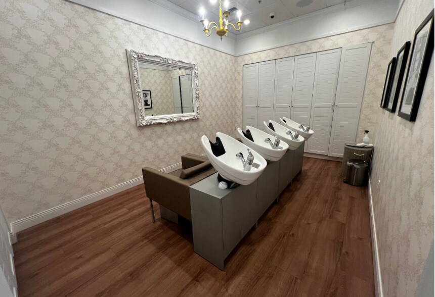 More Photos Of 4101 W 41st St, Sioux Falls Storefront For Lease