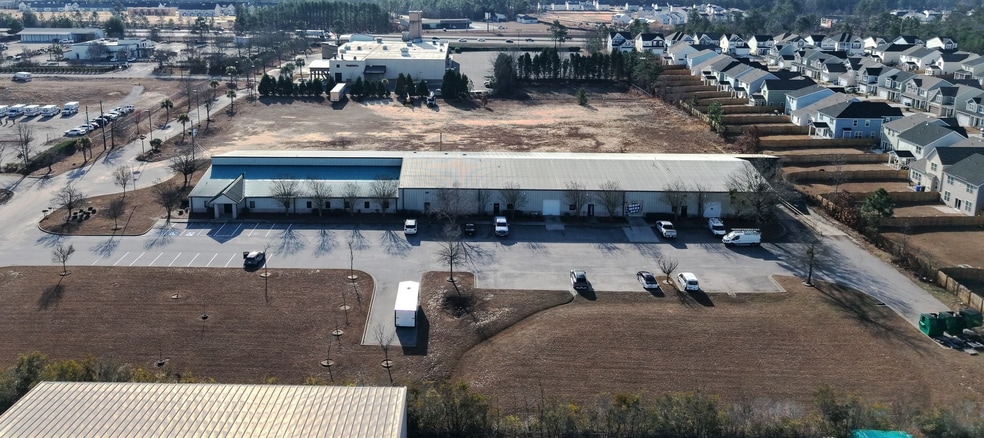 More Photos Of 170 Pontiac Business Center Dr, Elgin Warehouse For Lease