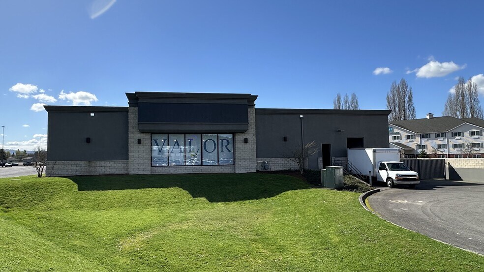 More Photos Of 421 Three Rivers Dr, Kelso Freestanding For Lease