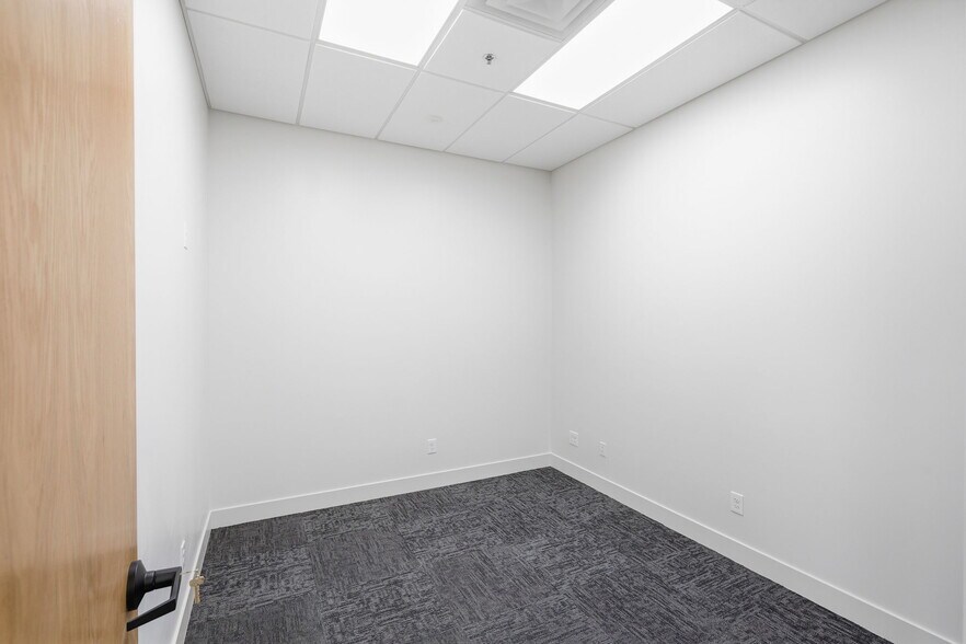 More Photos Of 1360 Horizon Ave, Lafayette Warehouse For Sale