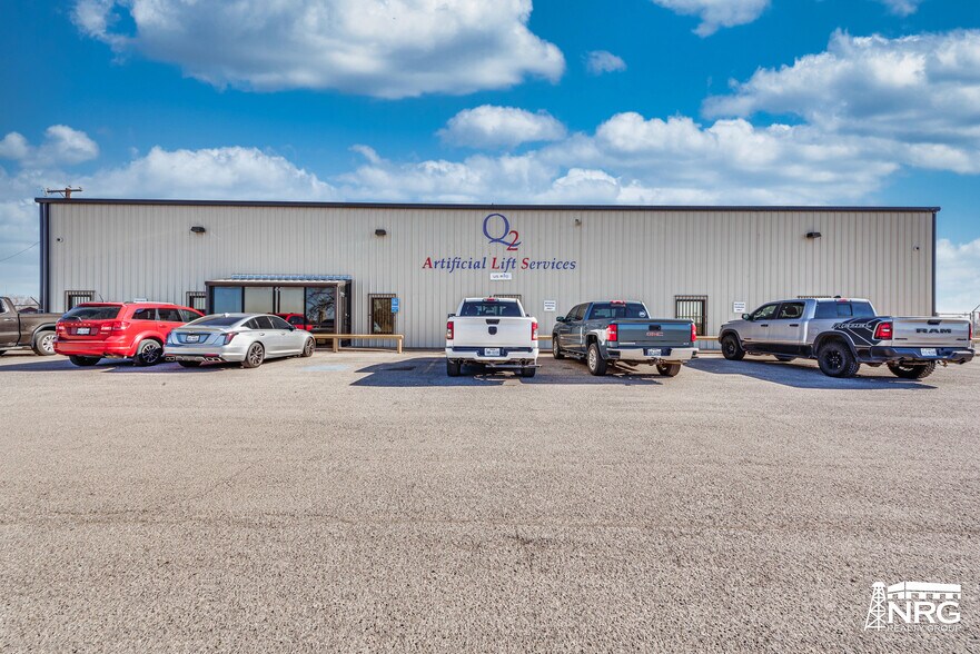 More Photos Of 801 NW 9th St, Andrews Warehouse For Sale