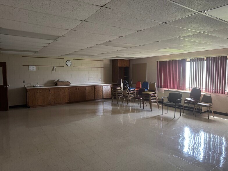 More Photos Of 2525 Oakwood Rd, Oak Creek Schools For Sale