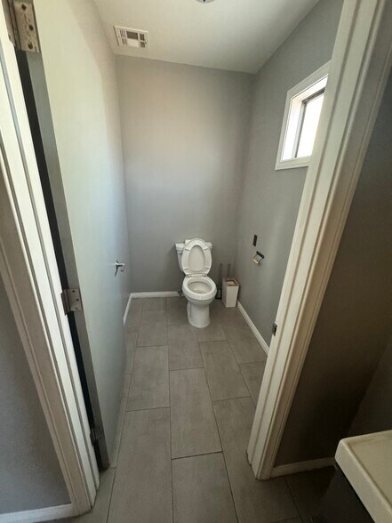 More Photos Of 434 N Larchmont Blvd, Los Angeles Office For Lease