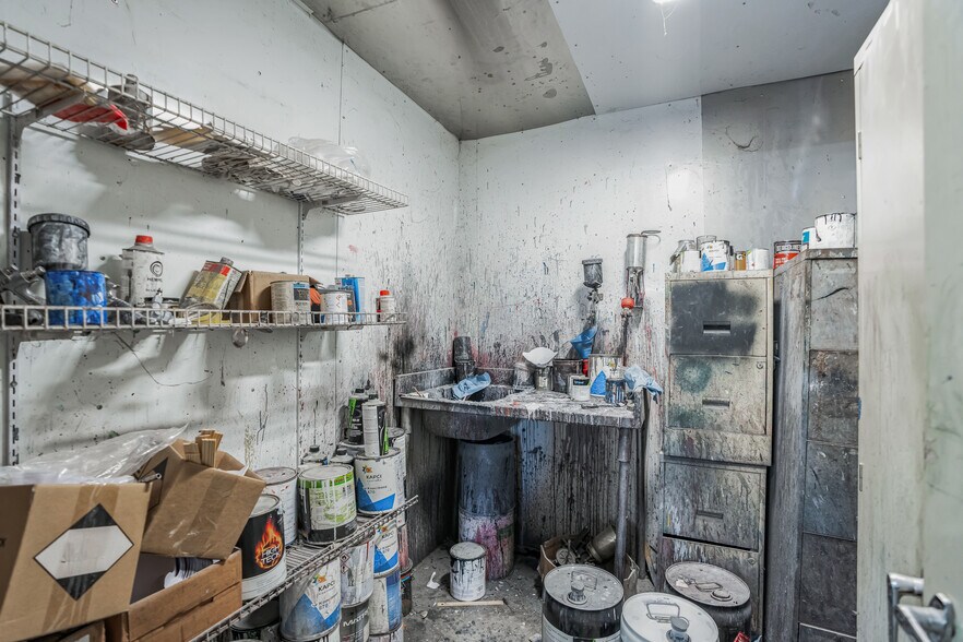 More Photos Of 10 Barry Ave, Mascotte Auto Repair For Sale