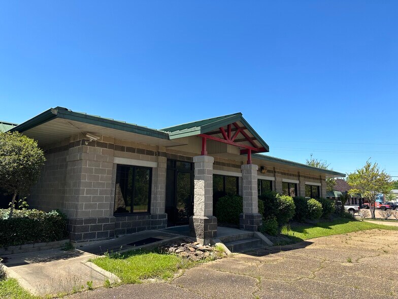 More Photos Of 135 Industrial Dr N, Madison Warehouse For Sale