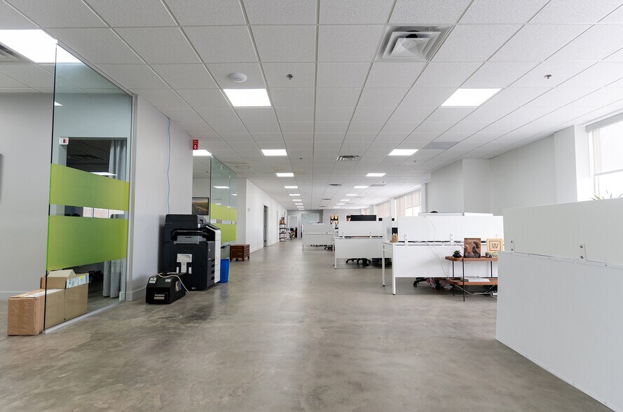 More Photos Of 8270-8310 Ch Devonshire, Mt Royal Unknown For Lease