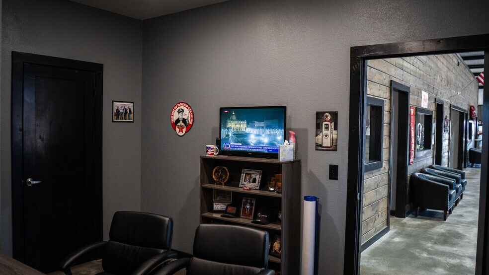 More Photos Of 1885 17th NE st, Paris General Retail For Sale