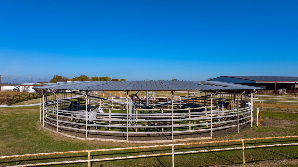 More Photos Of 3018 FM 2578, Kaufman Horse Stables For Sale
