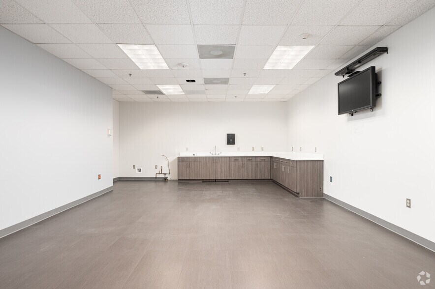 More Photos Of 7501 Boulder View Dr, North Chesterfield Unknown For Lease