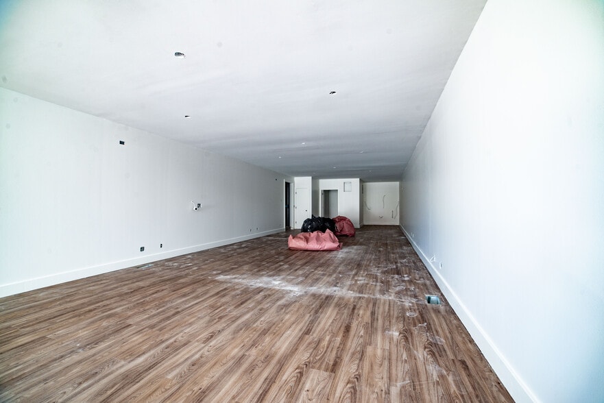 More Photos Of 5914 Troost Ave, Kansas City Flex For Lease