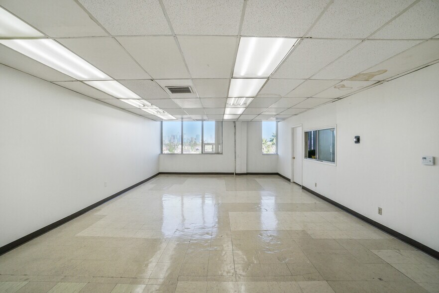 More Photos Of 1818 S Western Ave, Los Angeles Office For Lease