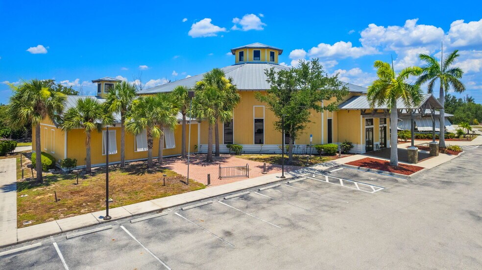 More Photos Of 17650 San Carlos Blvd, Fort Myers Supermarket For Sale