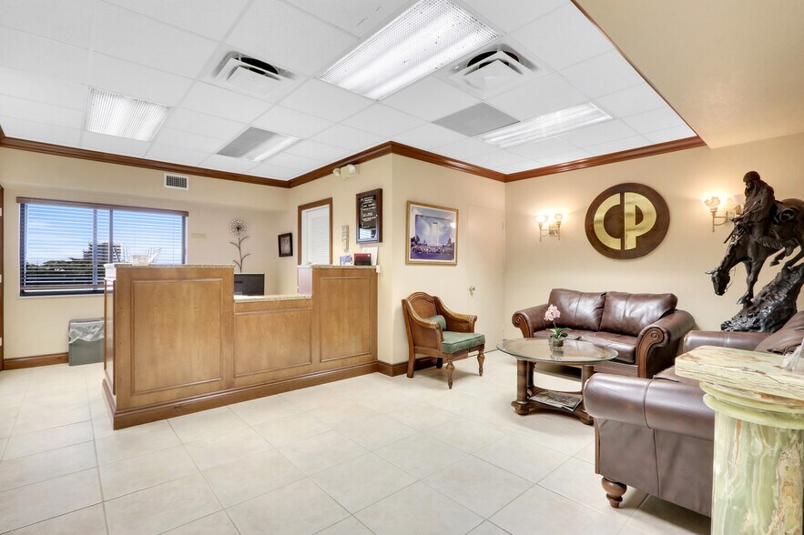 More Photos Of 2240 Palm Beach Lakes Blvd, West Palm Beach Office For Sale
