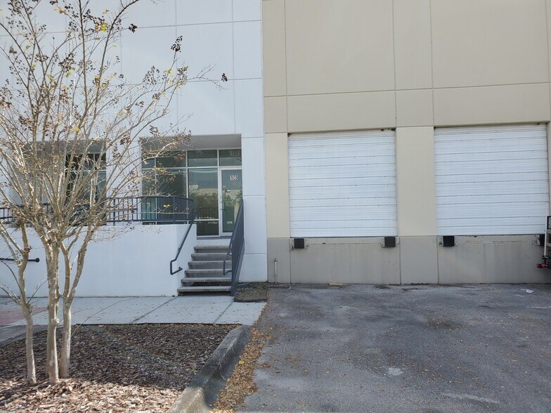 More Photos Of 1700 35th St, Orlando Warehouse For Lease