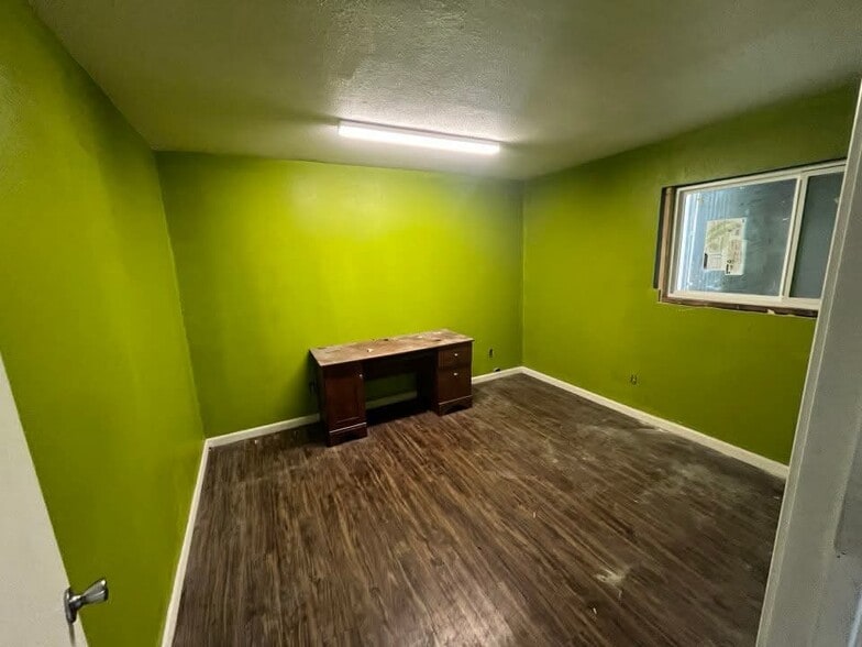 More Photos Of 6912 Calhoun Rd, Houston Warehouse For Sale