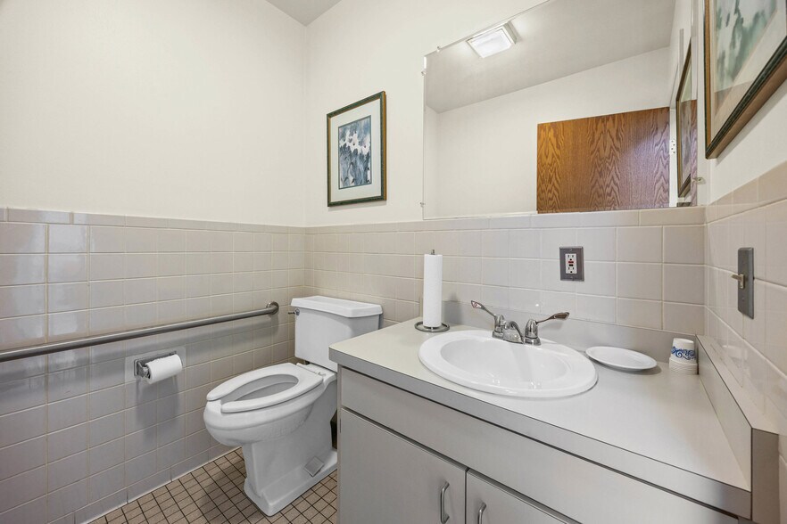 More Photos Of 61E Monroe Ave, Pittsford Medical For Sale