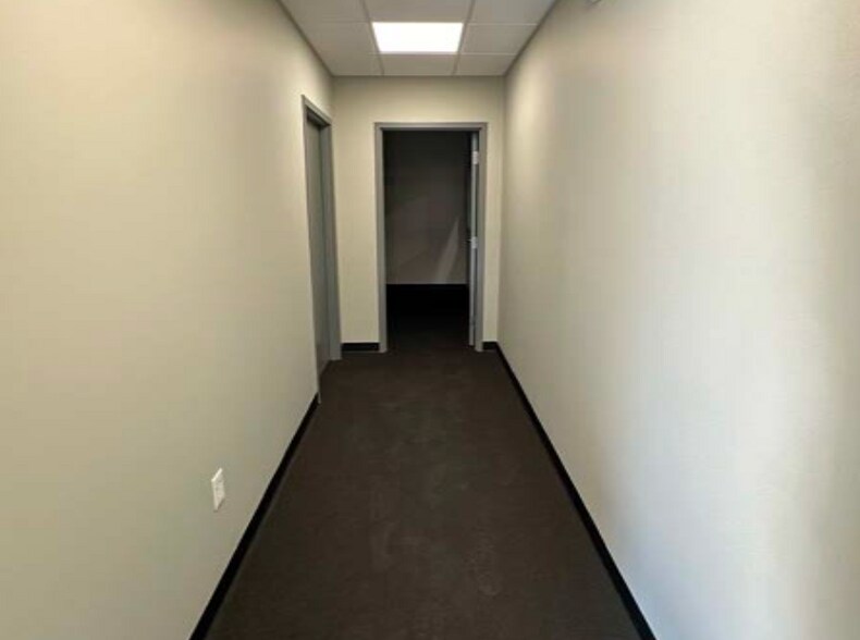 More Photos Of 3023 E Kemper Rd, Sharonville Warehouse For Lease