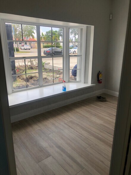 More Photos Of 1315 N Dixie Hwy, Lake Worth Office Residential For Sale