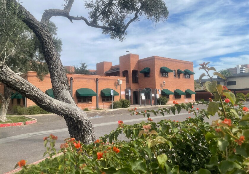 More Photos Of 2701 N 16th St, Phoenix Medical For Sale