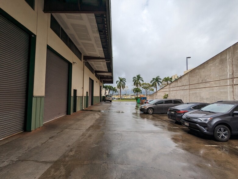 More Photos Of 94-1175 Ka Uka Blvd, Waipahu Warehouse For Lease