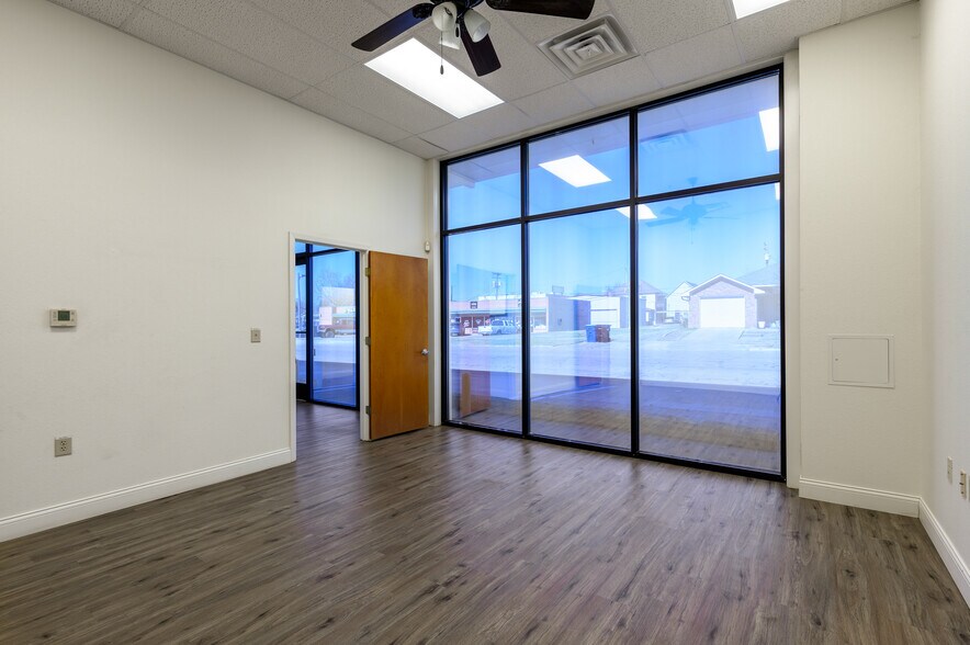 More Photos Of 200 S Armstrong Ave, Denison Storefront For Sale