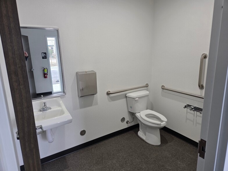 More Photos Of 439 N Broadmore Way, Nampa Unknown For Lease