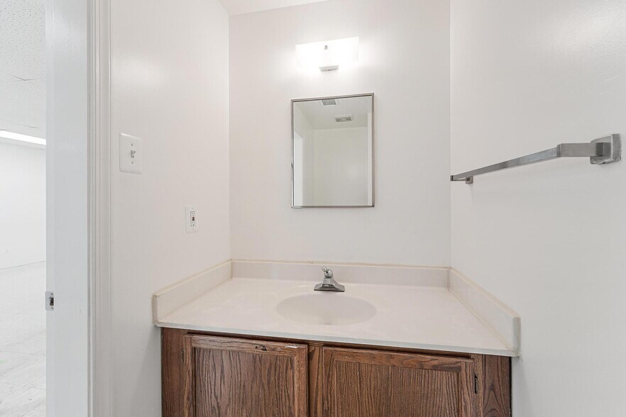 More Photos Of 297-299 Herndon Pky, Herndon Medical For Lease