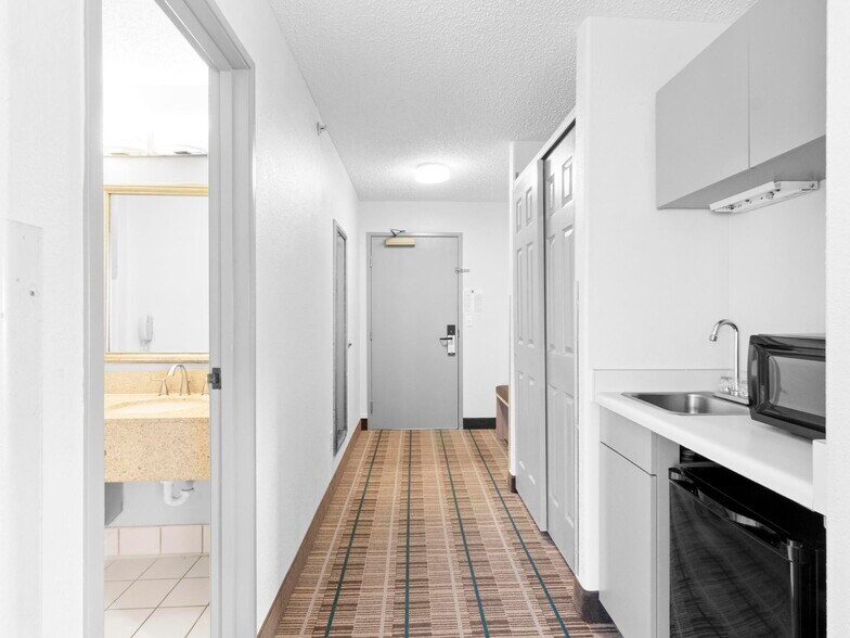 More Photos Of 15150 Brighton Rd, Brighton Hotel For Sale