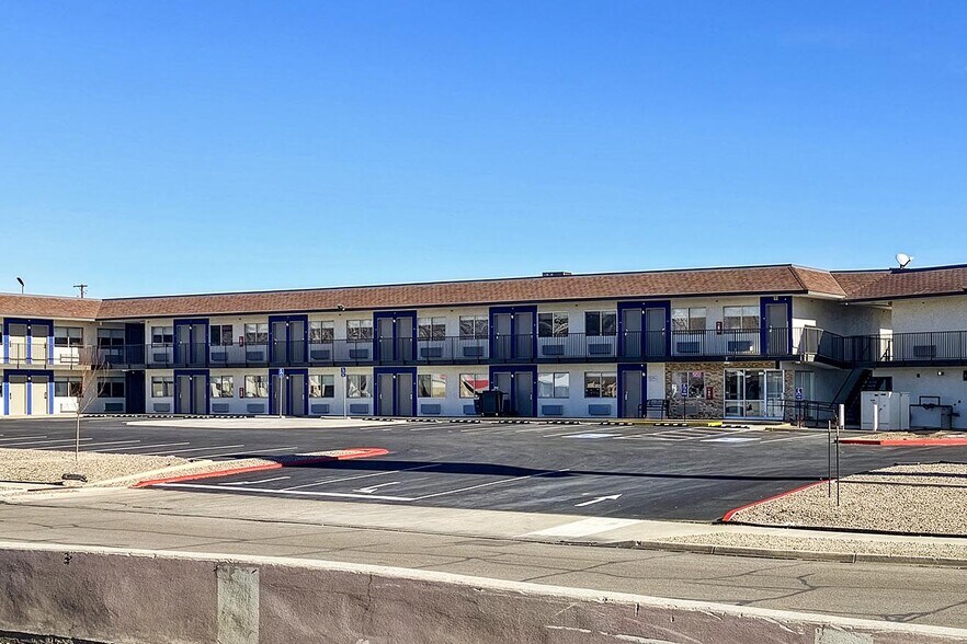 Primary Photo Of 2615 Commercial Way, Rock Springs Hotel For Sale