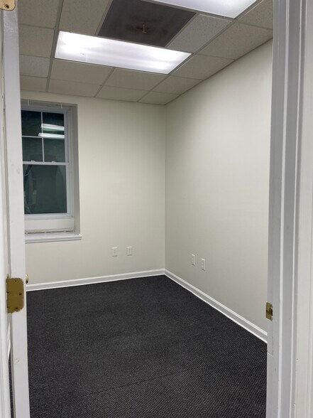 More Photos Of 680 Village Trce NE, Marietta Loft Creative Space For Lease