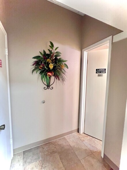 More Photos Of 3512 Avenue I, Rosenberg Office For Lease