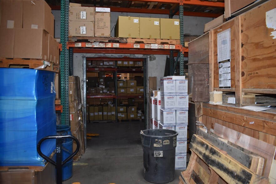 More Photos Of 2425-2429 E Olympic Blvd, Los Angeles Manufacturing For Lease