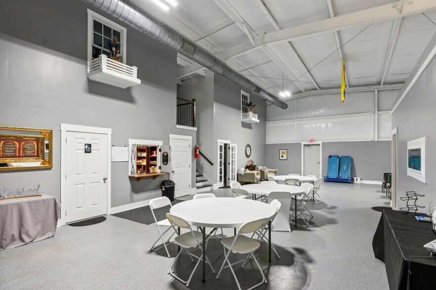 More Photos Of 308 Mill Creek Dr, Hull Warehouse For Sale