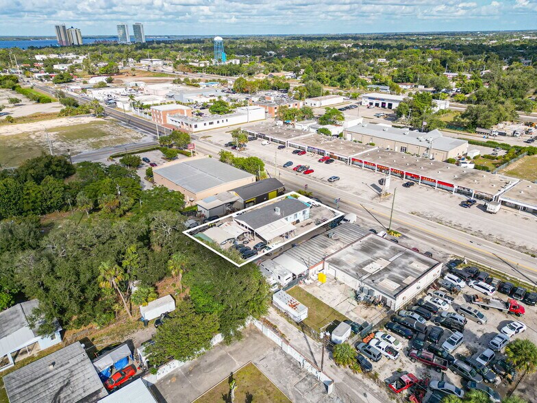 More Photos Of 2242 Fowler St, Fort Myers Service For Sale