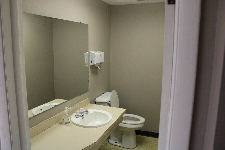 More Photos Of 1925 E Livingston Ave, Columbus Warehouse For Sale