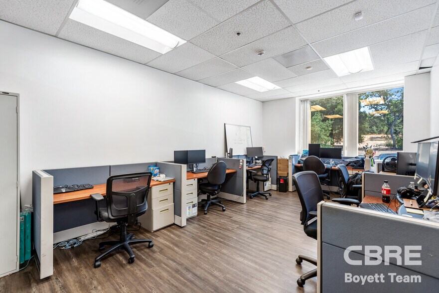More Photos Of 26025 Mureau Rd, Calabasas Office For Sale