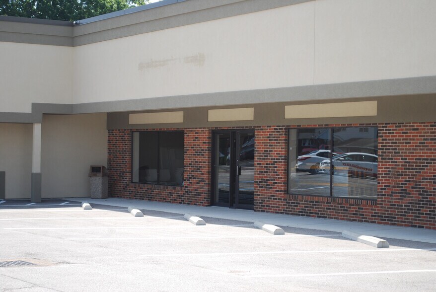 More Photos Of 3015 High Ridge Blvd, High Ridge Freestanding For Sale