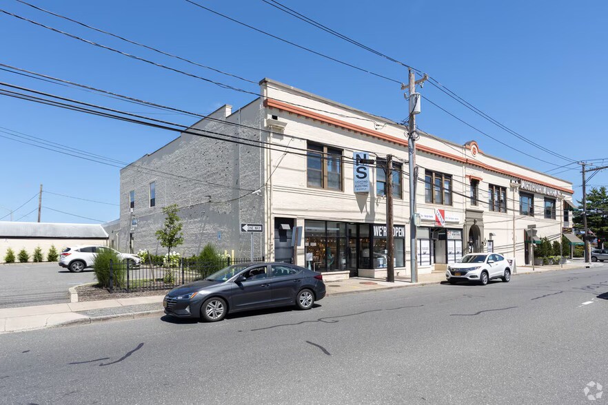 More Photos Of 5 Fifth Ave, Bay Shore Office For Lease