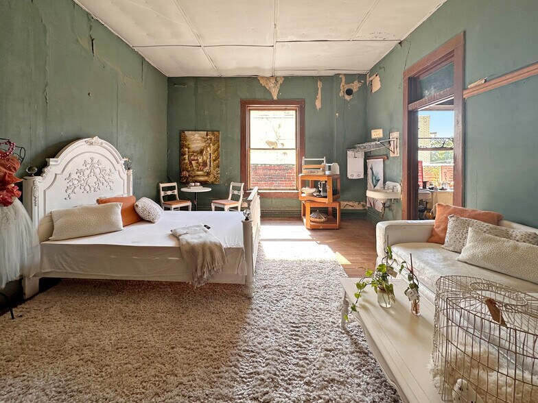 More Photos Of 200 S 3rd St, Leesville Hospitality For Sale