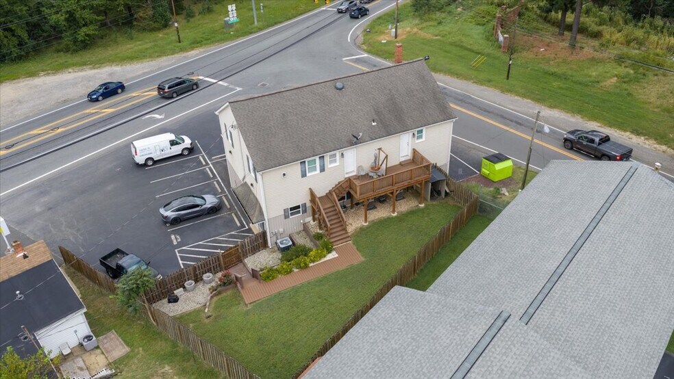 More Photos Of 1911 Dixon St, Fredericksburg Freestanding For Sale