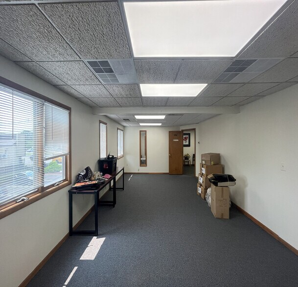 More Photos Of 860 US Highway 1, Edison Medical For Sale