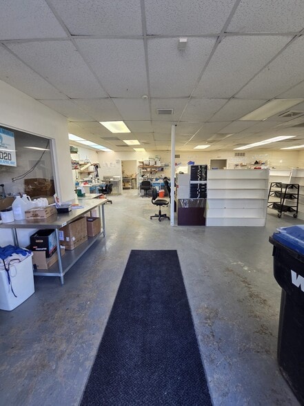 More Photos Of 38423-38425 E 9th St, Palmdale Storefront Retail Office For Sale