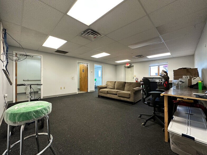 More Photos Of 6200 S 2nd St, Springfield Warehouse For Lease