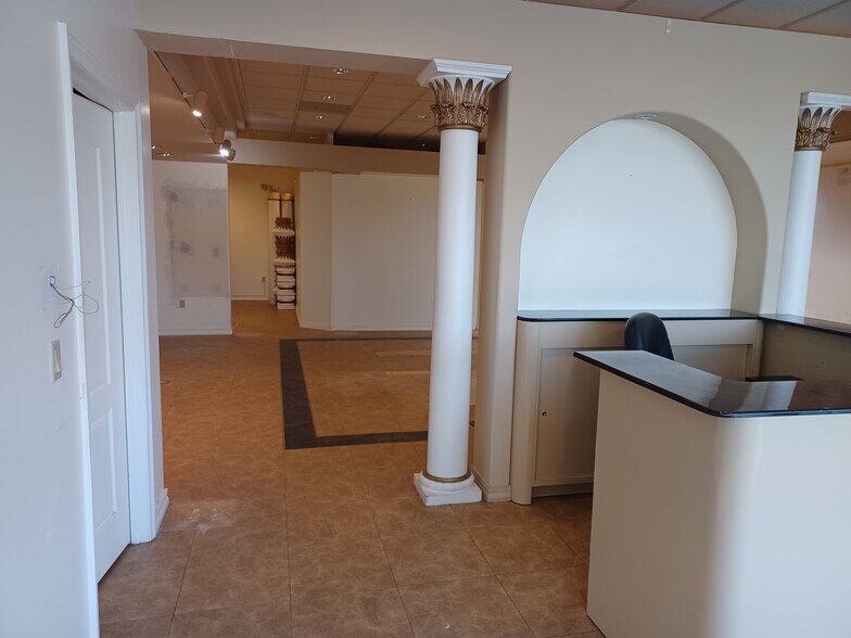 More Photos Of 6062-6074 SE Federal Hwy, Stuart Storefront Retail Office For Sale